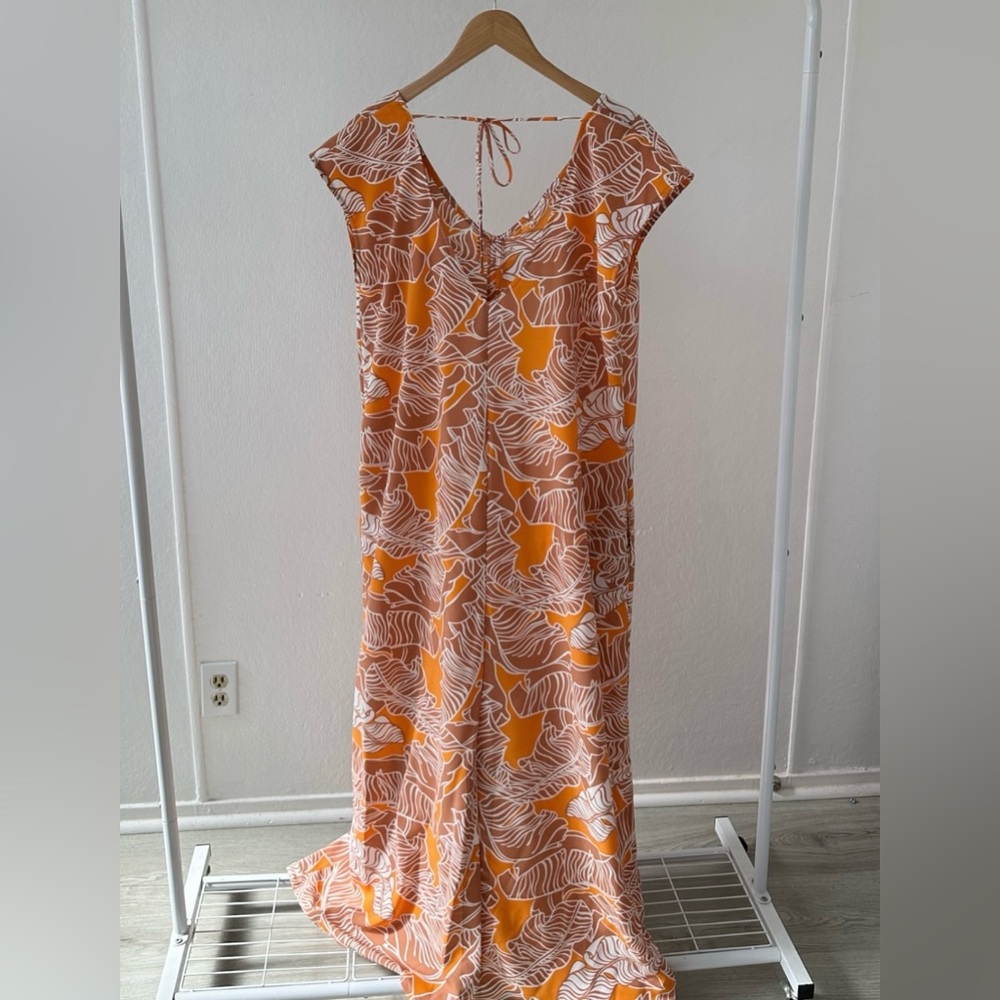 MANUHEALI’I DRESS - Picture 2 of 3